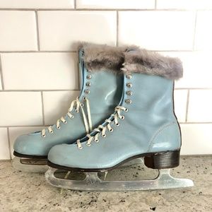 Vintage Powder Blue Canadian Flyer ice Skates | Womens 1960s vintage ice skates